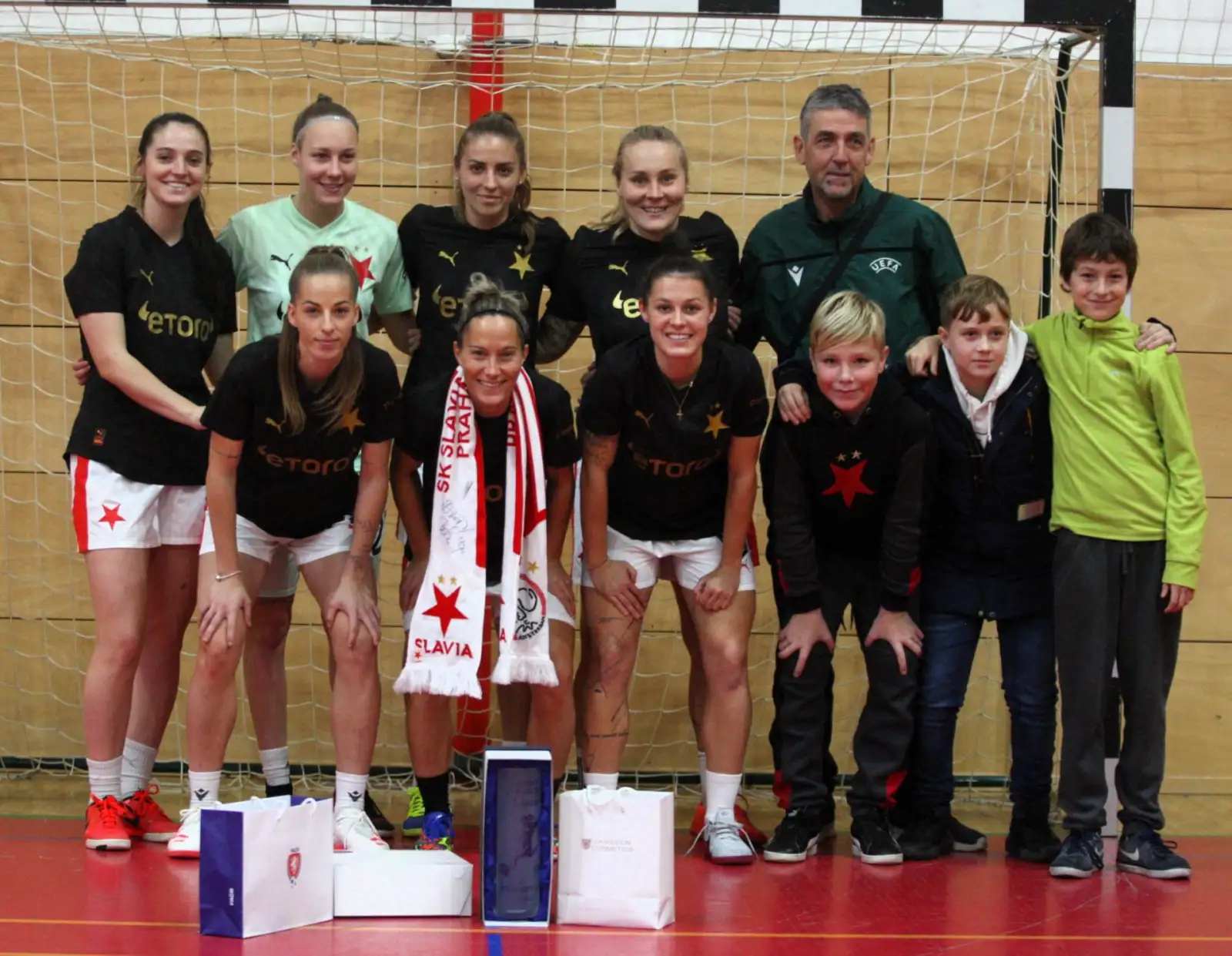 Vánoční turnaj ovládla Slavia Praha, brodské ženy páté, juniorky sedmé!