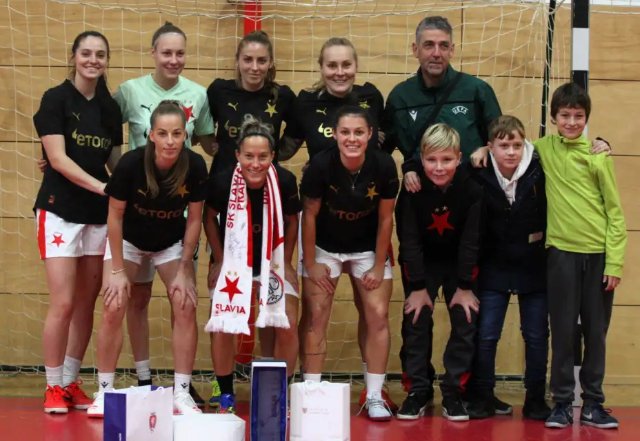 Vánoční turnaj ovládla Slavia Praha, brodské ženy páté, juniorky sedmé!