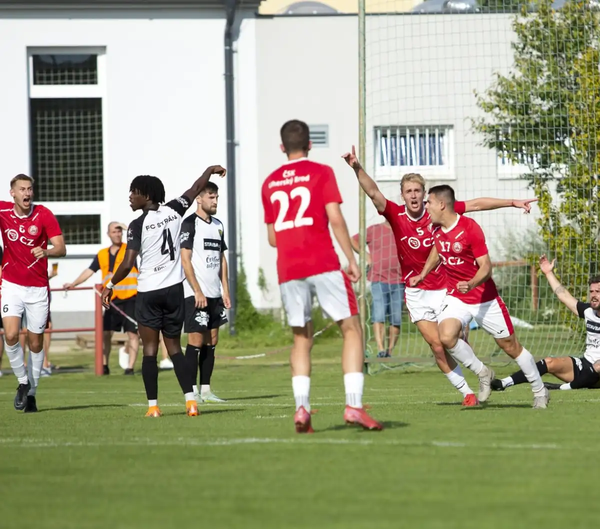 Na zápas se Stráním klubovým autobusem