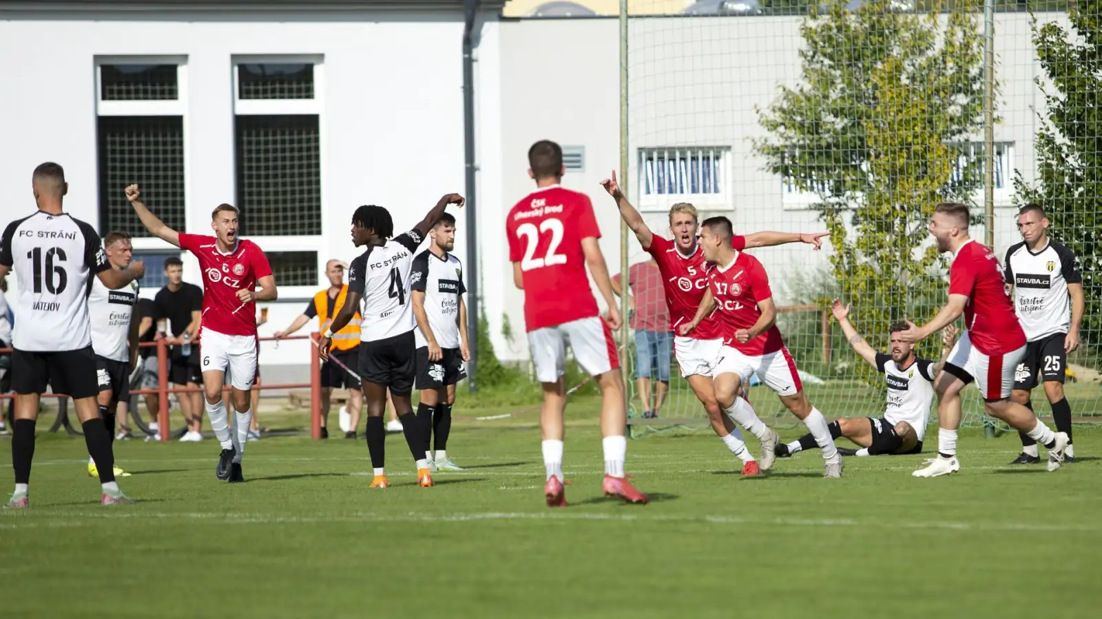 Na zápas se Stráním klubovým autobusem